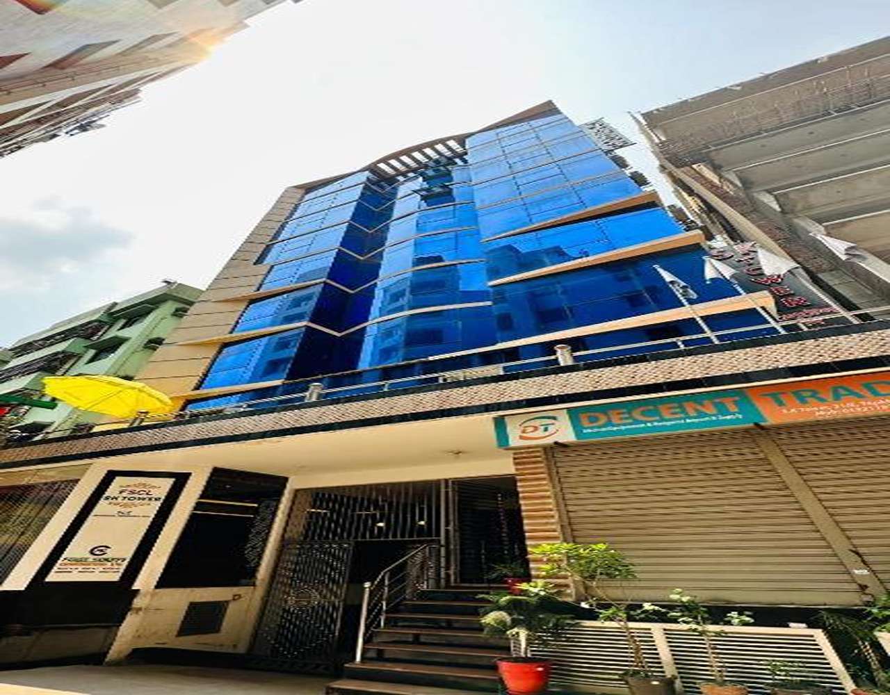 Royal Living Hotel & Suites
